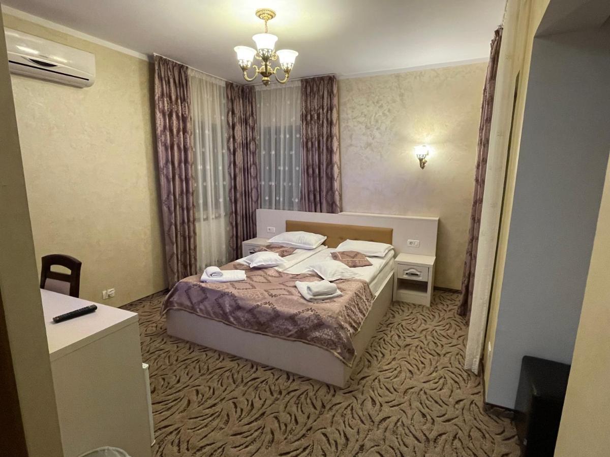 Pensiunea Ianis Piatra Neamţ Extérieur photo