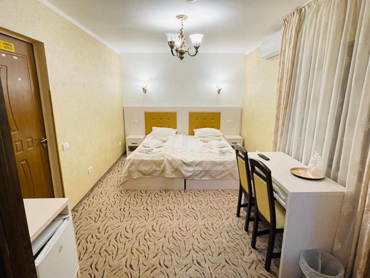 Pensiunea Ianis Piatra Neamţ Extérieur photo