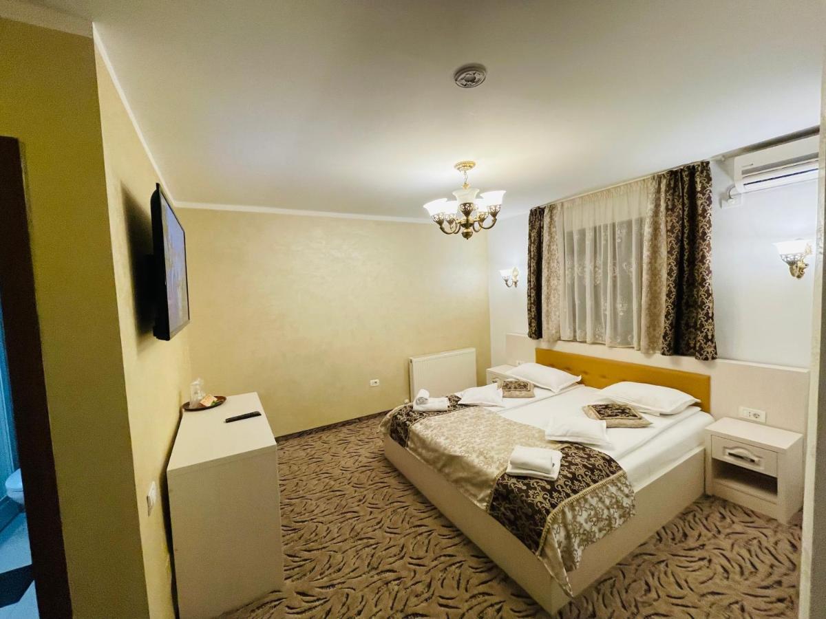 Pensiunea Ianis Piatra Neamţ Extérieur photo