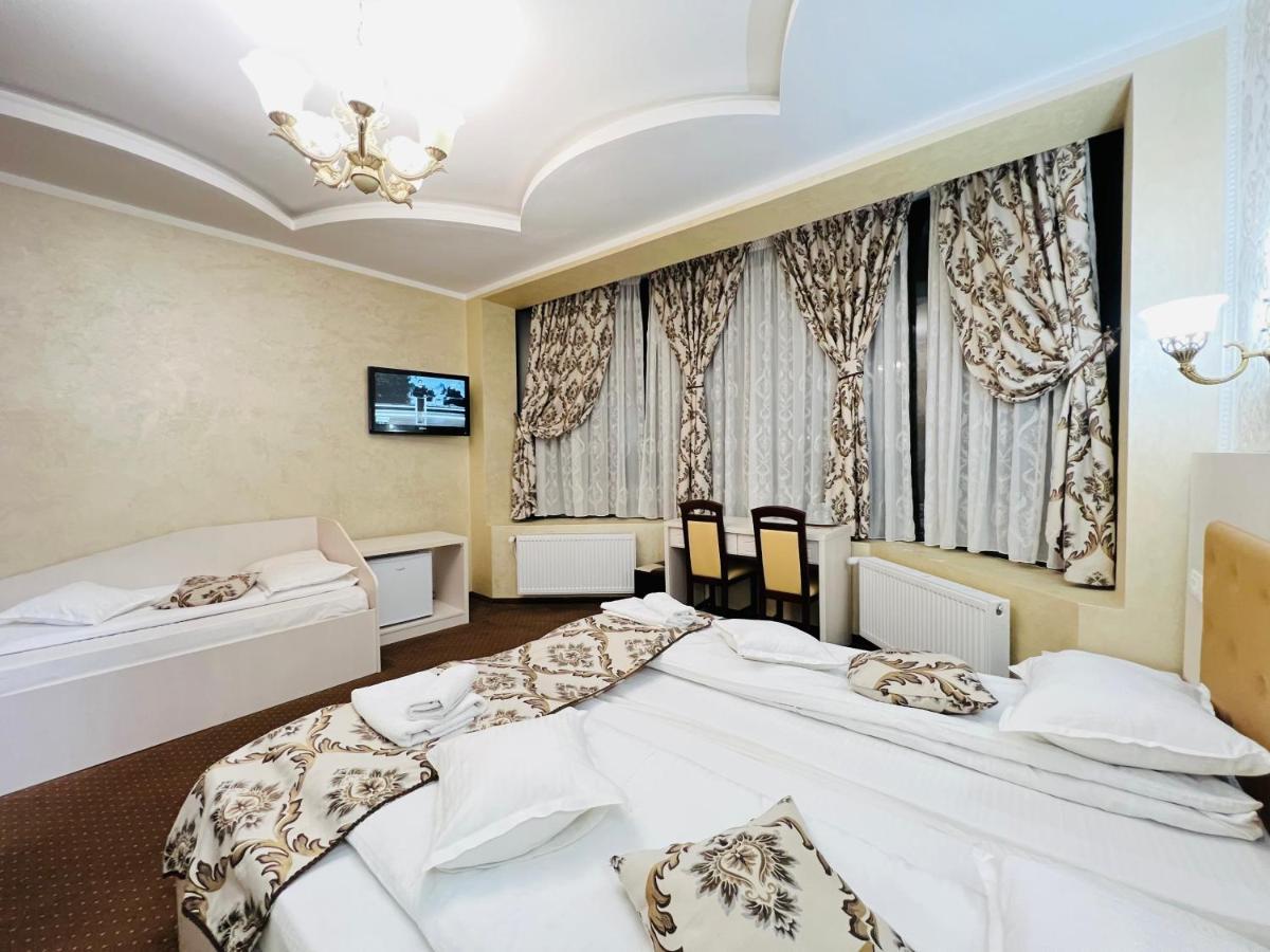 Pensiunea Ianis Piatra Neamţ Extérieur photo