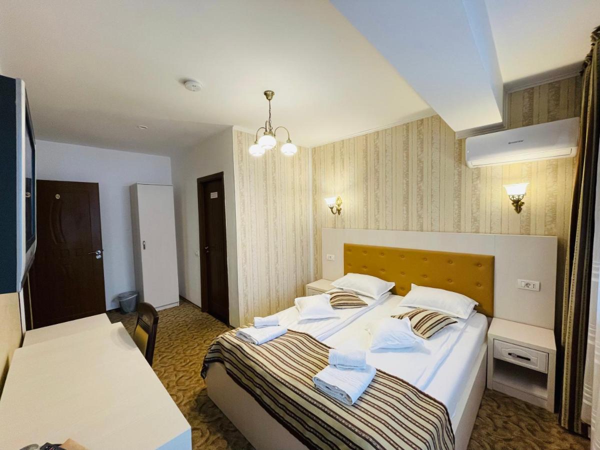 Pensiunea Ianis Piatra Neamţ Extérieur photo