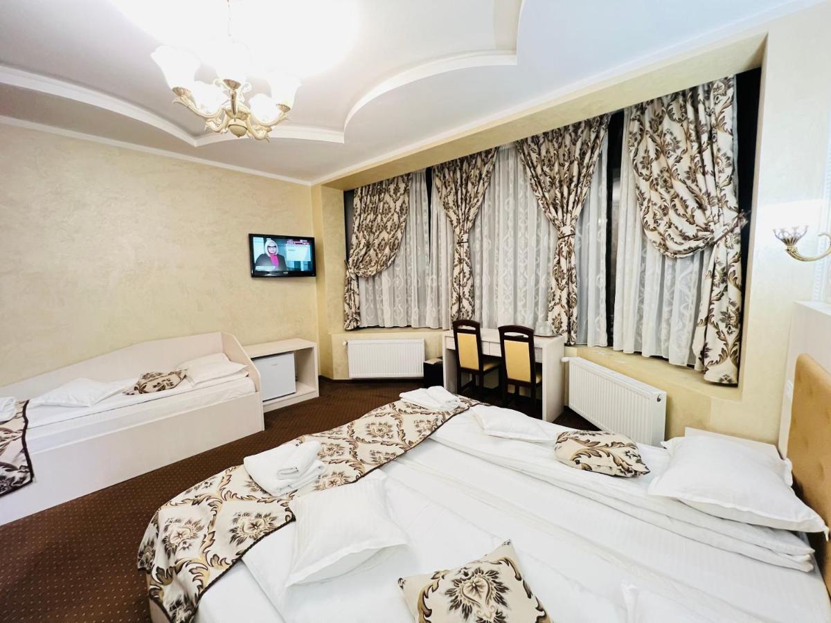 Pensiunea Ianis Piatra Neamţ Extérieur photo