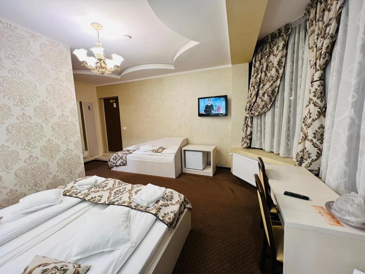 Pensiunea Ianis Piatra Neamţ Extérieur photo