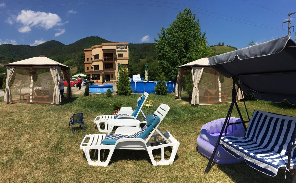 Pensiunea Ianis Piatra Neamţ Extérieur photo