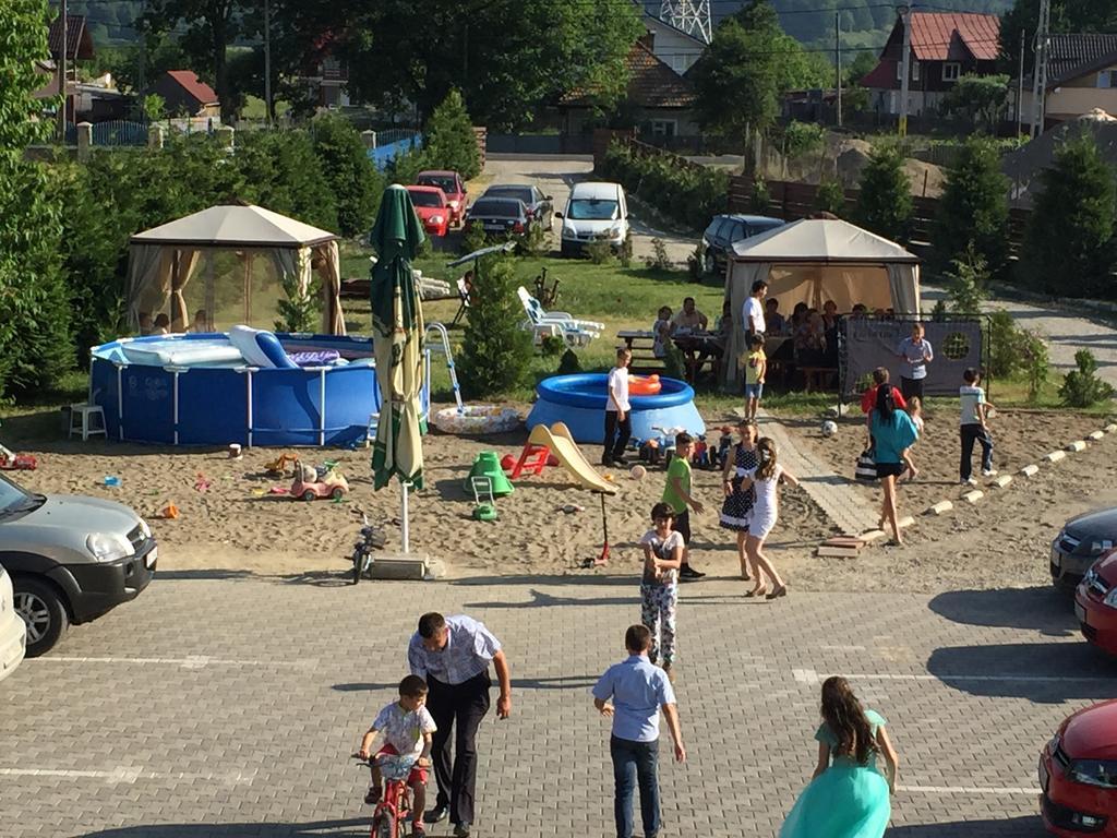 Pensiunea Ianis Piatra Neamţ Extérieur photo