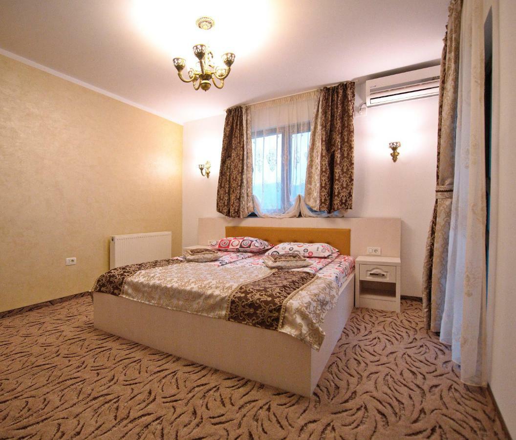 Pensiunea Ianis Piatra Neamţ Extérieur photo