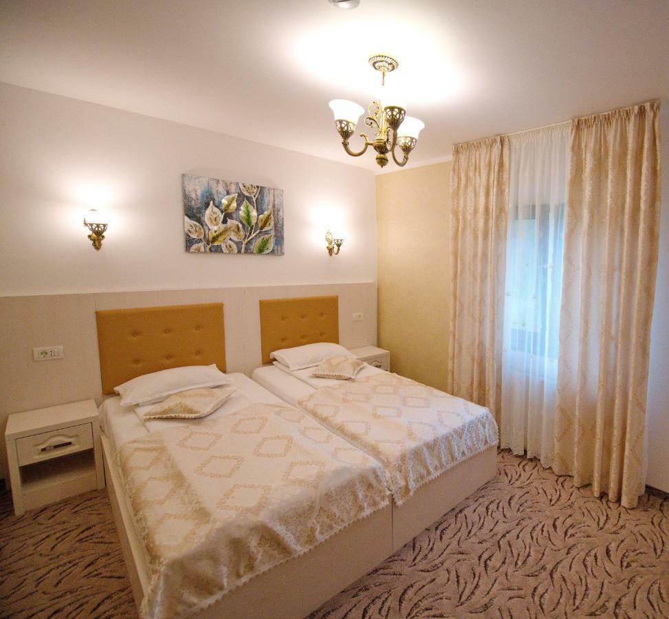 Pensiunea Ianis Piatra Neamţ Extérieur photo