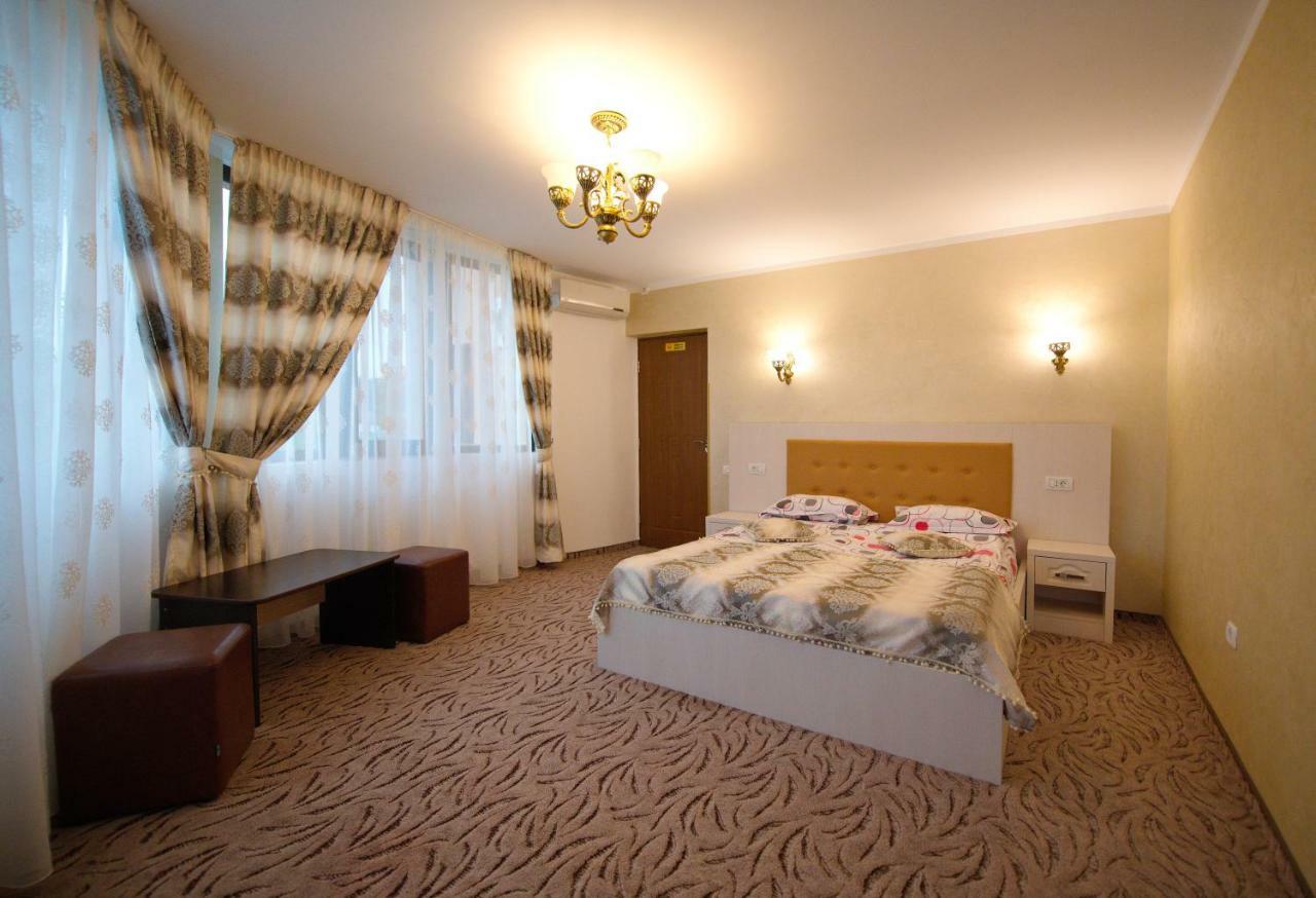 Pensiunea Ianis Piatra Neamţ Extérieur photo