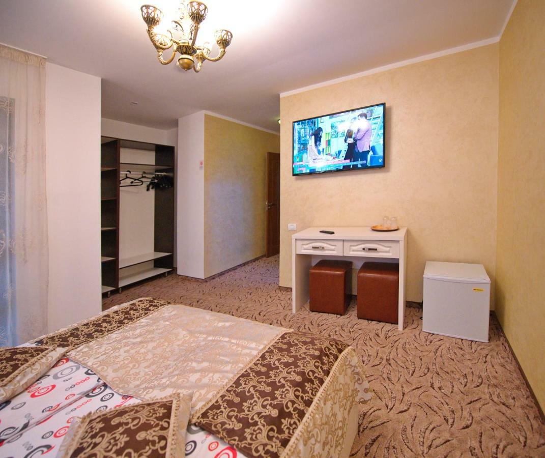 Pensiunea Ianis Piatra Neamţ Extérieur photo