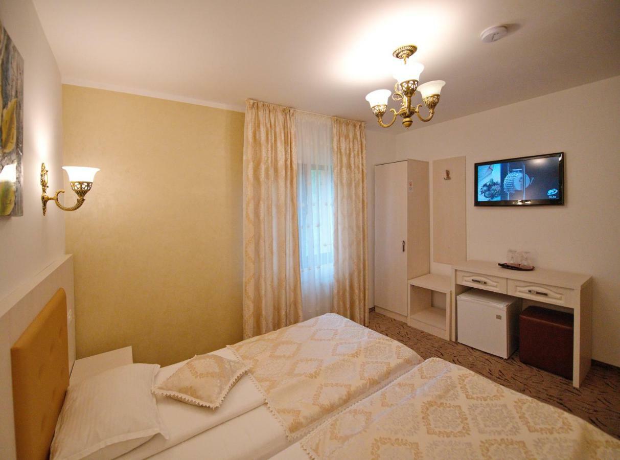 Pensiunea Ianis Piatra Neamţ Extérieur photo